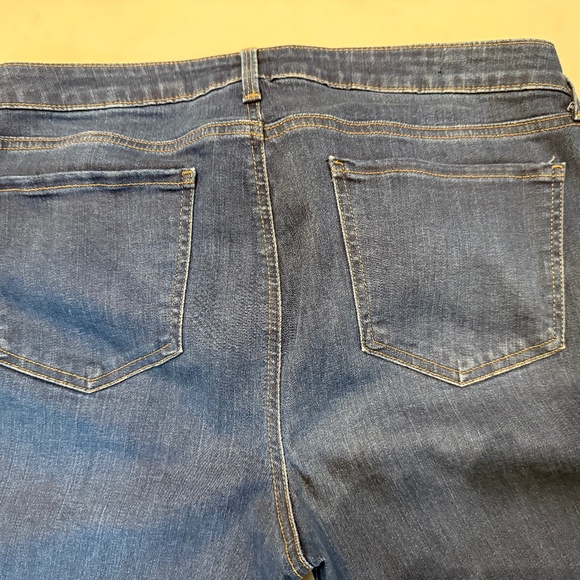 NYDJ Women’s Jeans, Marilyn Straight, LiftXTuck Tech, Size 8 X 30” inseam - Picture 4 of 6